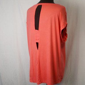 Loose T-shirt with Open Back